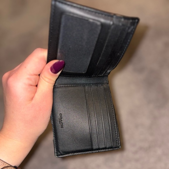 Coach Id Billfold Wallet in Signature Canvas - Picture 5 of 13